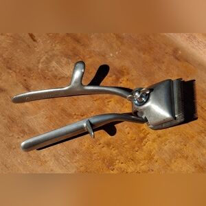 Vintage 1940's John Oster Model 110 Manual Hair Clippers